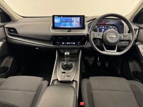 DT74UUY Nissan Qashqai 1.3 DiG-T MH Acenta Premium 5dr Thumbnail #4