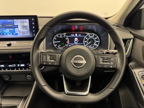 DT74UUY Nissan Qashqai 1.3 DiG-T MH Acenta Premium 5dr Thumbnail #25