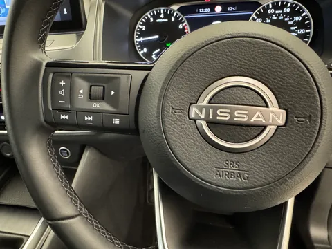 DT74UUY Nissan Qashqai 1.3 DiG-T MH Acenta Premium 5dr Thumbnail #27