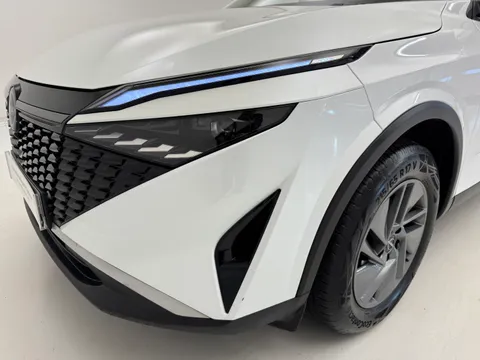 DT74UUY Nissan Qashqai 1.3 DiG-T MH Acenta Premium 5dr Thumbnail #30