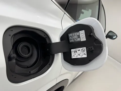 DT74UUY Nissan Qashqai 1.3 DiG-T MH Acenta Premium 5dr Thumbnail #33