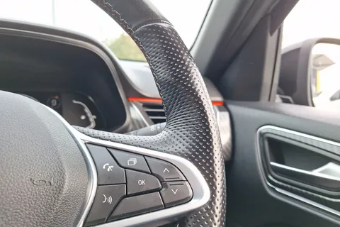 21 of 40 for Renault ARKANA 1.6 E-TECH Hybrid 145 R.S. Line 5dr Auto