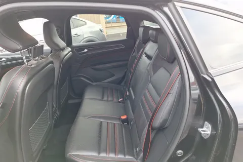 9 of 40 for Renault ARKANA 1.6 E-TECH Hybrid 145 R.S. Line 5dr Auto