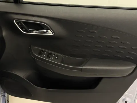 DY72VUF Mg Motor Uk Mg3 1.5 VTi-TECH Exclusive 5dr [Navigation] Thumbnail #18