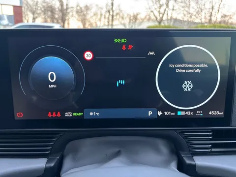 MC25XGX Hyundai Ioniq 5 239kW Ultimate 84 kWh 5dr AWD Auto [Tech Pack] Thumbnail #12