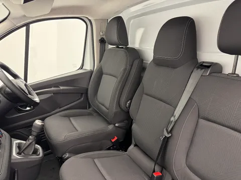 DL75WFT Renault Trafic SL30 Blue dCi 150 Extra [Safety] Van Thumbnail #12