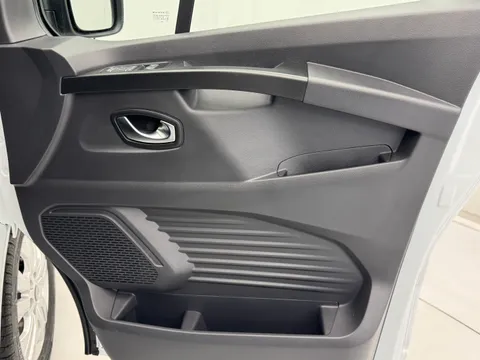 DL75WFT Renault Trafic SL30 Blue dCi 150 Extra [Safety] Van Thumbnail #14