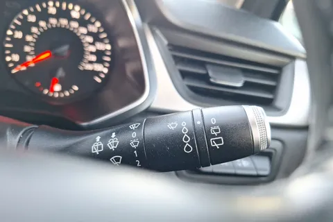 BG71TJU Renault Captur 1.0 TCE 90 SE Limited 5dr Thumbnail #32