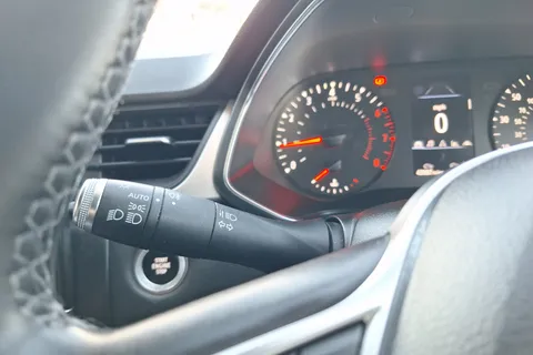 BG71TJU Renault Captur 1.0 TCE 90 SE Limited 5dr Thumbnail #31