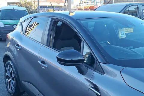 BG71TJU Renault Captur 1.0 TCE 90 SE Limited 5dr Thumbnail #27