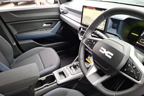 DL75UOP Dacia Duster 1.6 Hybrid 140 Journey 5dr Auto Thumbnail #13