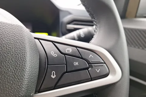 DL75UOP Dacia Duster 1.6 Hybrid 140 Journey 5dr Auto Thumbnail #14