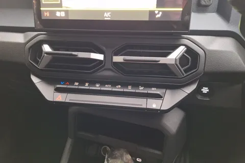 DL75UOP Dacia Duster 1.6 Hybrid 140 Journey 5dr Auto Thumbnail #25