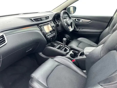 BJ68VYT Nissan Qashqai 1.2 DiG-T Tekna [Glass Roof Pack] 5dr Thumbnail #11