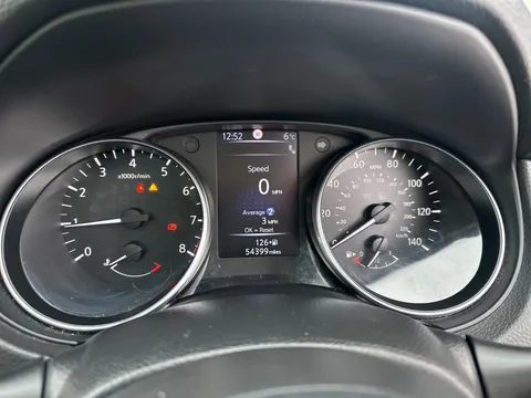 BJ68VYT Nissan Qashqai 1.2 DiG-T Tekna [Glass Roof Pack] 5dr Thumbnail #13