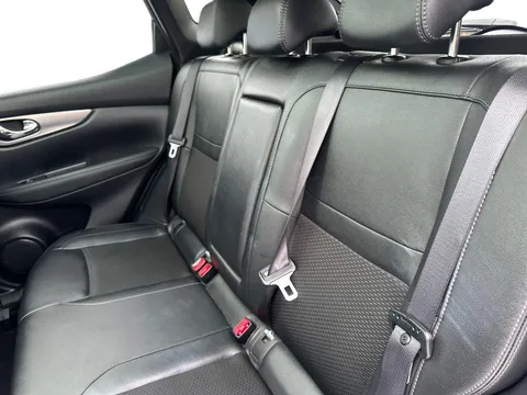 BJ68VYT Nissan Qashqai 1.2 DiG-T Tekna [Glass Roof Pack] 5dr Thumbnail #16