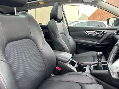 BJ68VYT Nissan Qashqai 1.2 DiG-T Tekna [Glass Roof Pack] 5dr Thumbnail #17