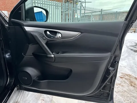 BJ68VYT Nissan Qashqai 1.2 DiG-T Tekna [Glass Roof Pack] 5dr Thumbnail #18