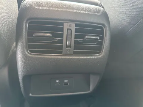 EA73KYR Nissan Qashqai 1.3 DiG-T MH 158 N-Connecta 5dr Xtronic Thumbnail #23