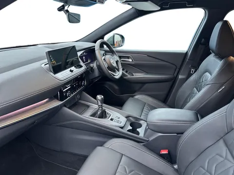 OW74WWH Nissan Qashqai 1.3 DiG-T MH Tekna 5dr Thumbnail #11