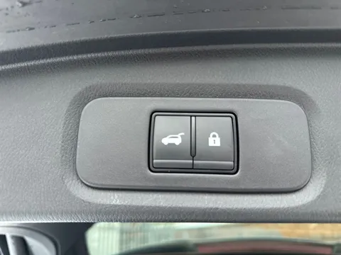 OW74WWH Nissan Qashqai 1.3 DiG-T MH Tekna 5dr Thumbnail #23