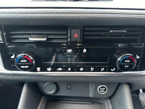 OW74WWH Nissan Qashqai 1.3 DiG-T MH Tekna 5dr Thumbnail #26