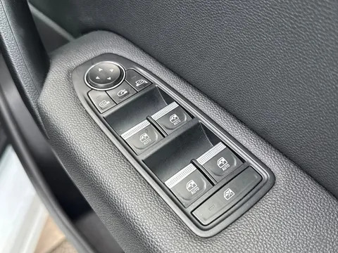 HN24VGP Renault Captur 1.0 TCE 90 Techno 5dr Thumbnail #15