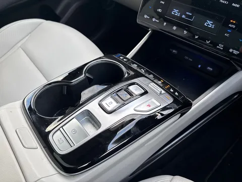 KF72VEY Hyundai Tucson 1.6 TGDi Plug-in Hybrid Ultimate 5dr 4WD Auto Thumbnail #13