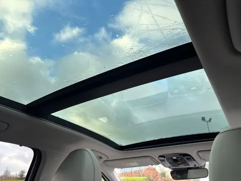 KF72VEY Hyundai Tucson 1.6 TGDi Plug-in Hybrid Ultimate 5dr 4WD Auto Thumbnail #16