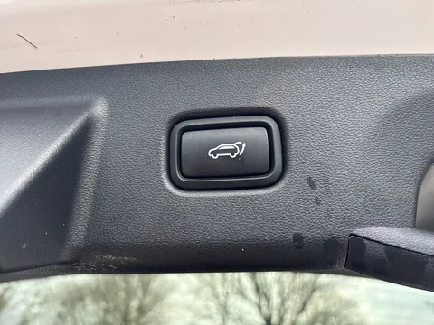 KF72VEY Hyundai Tucson 1.6 TGDi Plug-in Hybrid Ultimate 5dr 4WD Auto Thumbnail #23