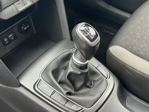 12 of 32 for Hyundai Kona 1.0T GDi Play Edition 5dr