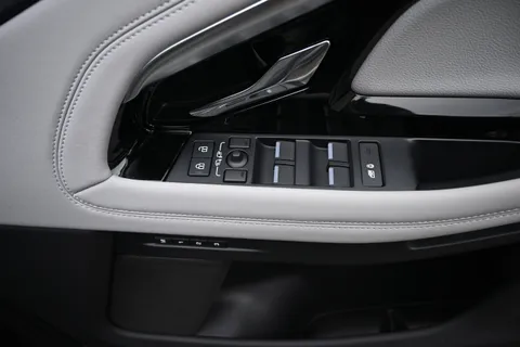 KY72EHO Land Rover Range Rover Evoque 1.5 P300e R-Dynamic SE 5dr Auto Thumbnail #22