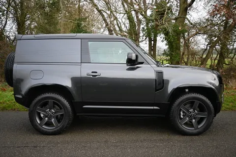HN25ABK Land Rover Defender 3.0 D250 Hard Top X-Dynamic SE Auto Thumbnail #7