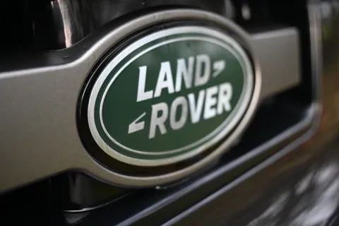 HN25ABK Land Rover Defender 3.0 D250 Hard Top X-Dynamic SE Auto Thumbnail #16