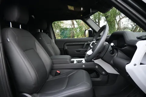 HN25ABK Land Rover Defender 3.0 D250 Hard Top X-Dynamic SE Auto Thumbnail #20