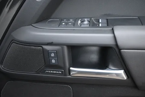 HN25ABK Land Rover Defender 3.0 D250 Hard Top X-Dynamic SE Auto Thumbnail #23