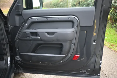 HN25ABK Land Rover Defender 3.0 D250 Hard Top X-Dynamic SE Auto Thumbnail #24