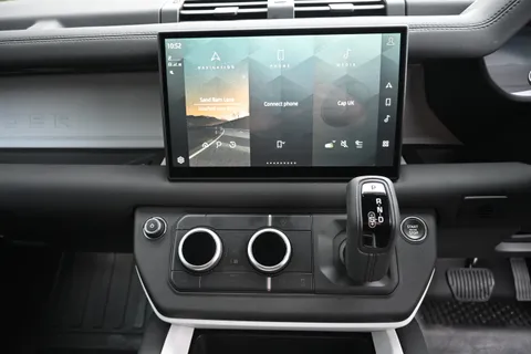 HN25ABK Land Rover Defender 3.0 D250 Hard Top X-Dynamic SE Auto Thumbnail #30