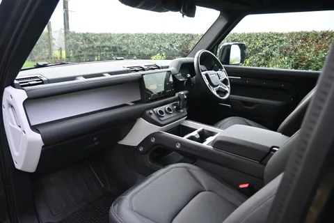 HN25ABK Land Rover Defender 3.0 D250 Hard Top X-Dynamic SE Auto Thumbnail #33