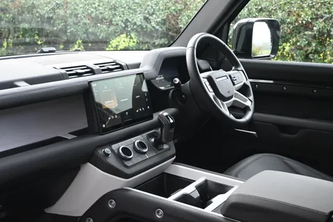 HN25ABK Land Rover Defender 3.0 D250 Hard Top X-Dynamic SE Auto Thumbnail #34