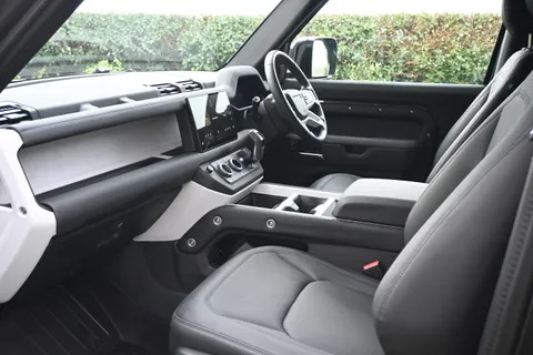 HN25ABK Land Rover Defender 3.0 D250 Hard Top X-Dynamic SE Auto Thumbnail #36