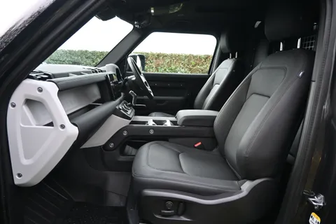 HN25ABK Land Rover Defender 3.0 D250 Hard Top X-Dynamic SE Auto Thumbnail #37