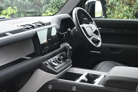 HN25ABK Land Rover Defender 3.0 D250 Hard Top X-Dynamic SE Auto Thumbnail #38