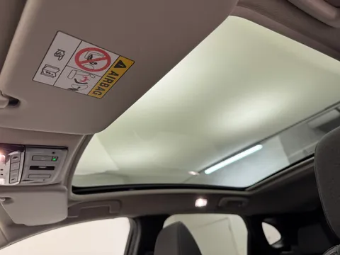 OW74VZB Nissan Qashqai 1.3 DiG-T MH N-Connecta [Glass Roof] 5dr Thumbnail #12