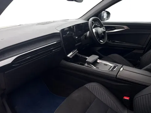 DU25VVM Renault Rafale E-Tech FHEV Iconic Esprit Alpine 5dr Auto 4C Thumbnail #4