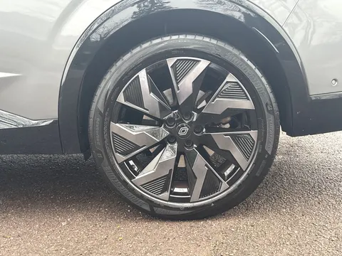 DU25VVM Renault Rafale E-Tech FHEV Iconic Esprit Alpine 5dr Auto 4C Thumbnail #5