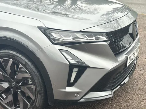 DU25VVM Renault Rafale E-Tech FHEV Iconic Esprit Alpine 5dr Auto 4C Thumbnail #14