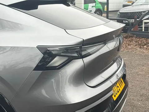 DU25VVM Renault Rafale E-Tech FHEV Iconic Esprit Alpine 5dr Auto 4C Thumbnail #16