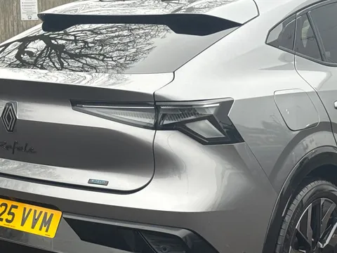 DU25VVM Renault Rafale E-Tech FHEV Iconic Esprit Alpine 5dr Auto 4C Thumbnail #17