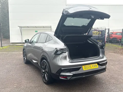 DU25VVM Renault Rafale E-Tech FHEV Iconic Esprit Alpine 5dr Auto 4C Thumbnail #18